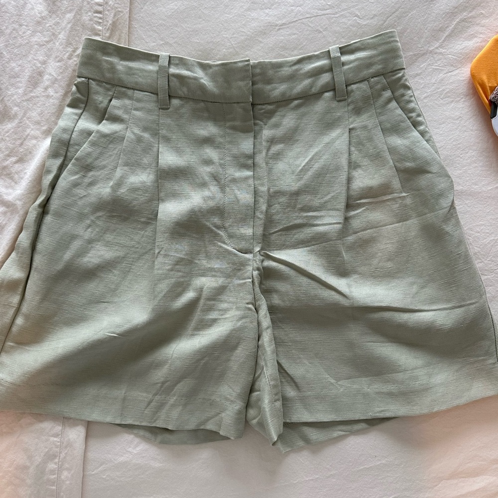 COPY - Aritzia Effortless Linen 5’ Short, Pastel Sage Green